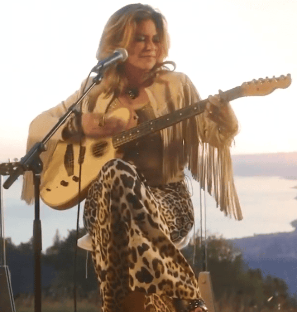 Cropped screenshot of Shania Twain playing the guitar while in Switzerland.